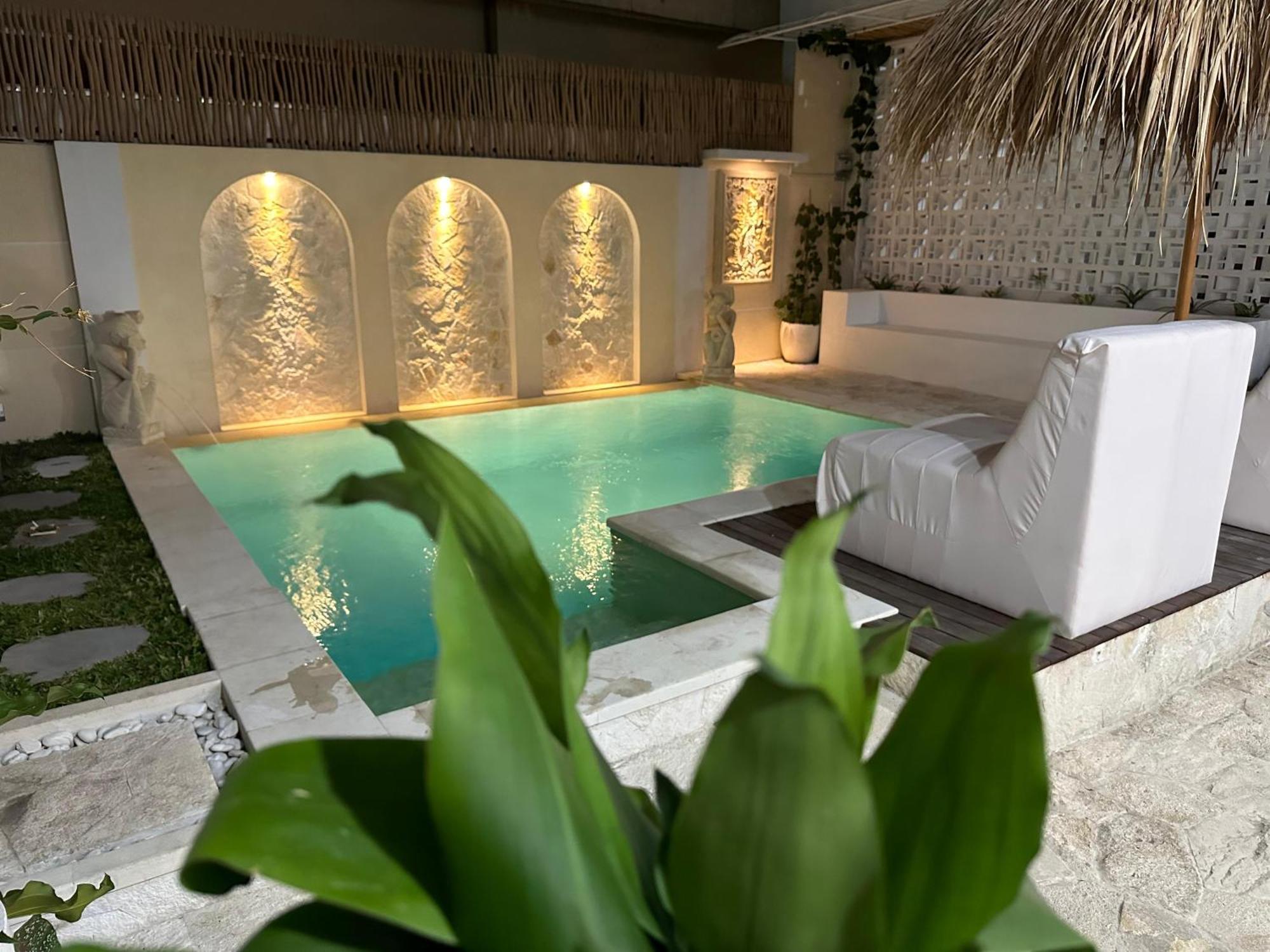 Ellies Hotel Nusa Dua  Bagian luar foto