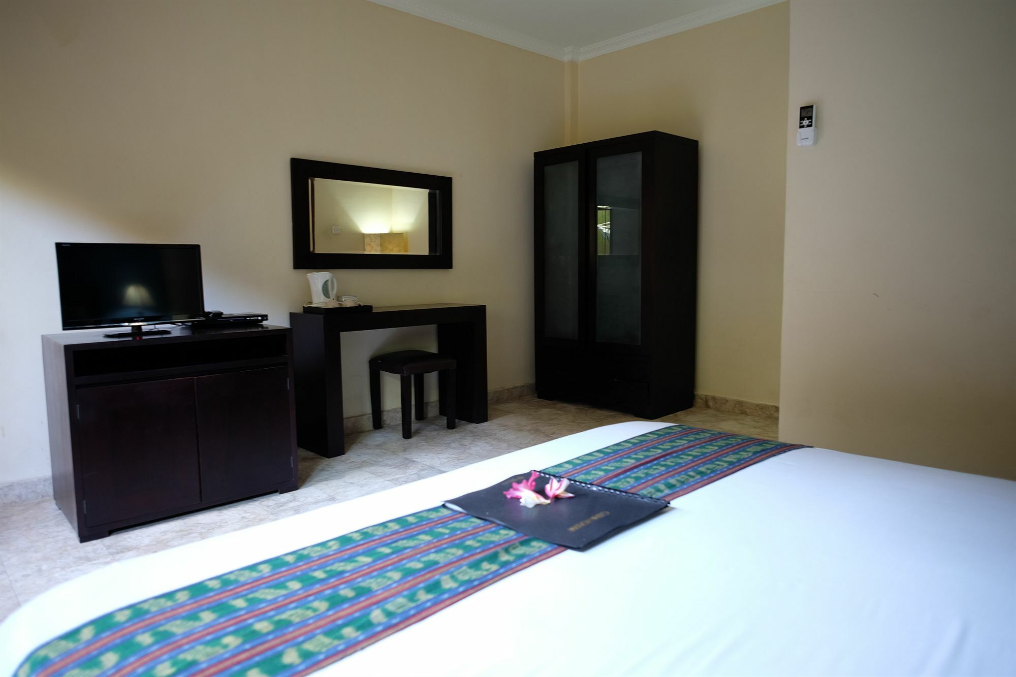 Ellies Hotel Nusa Dua  Bagian luar foto